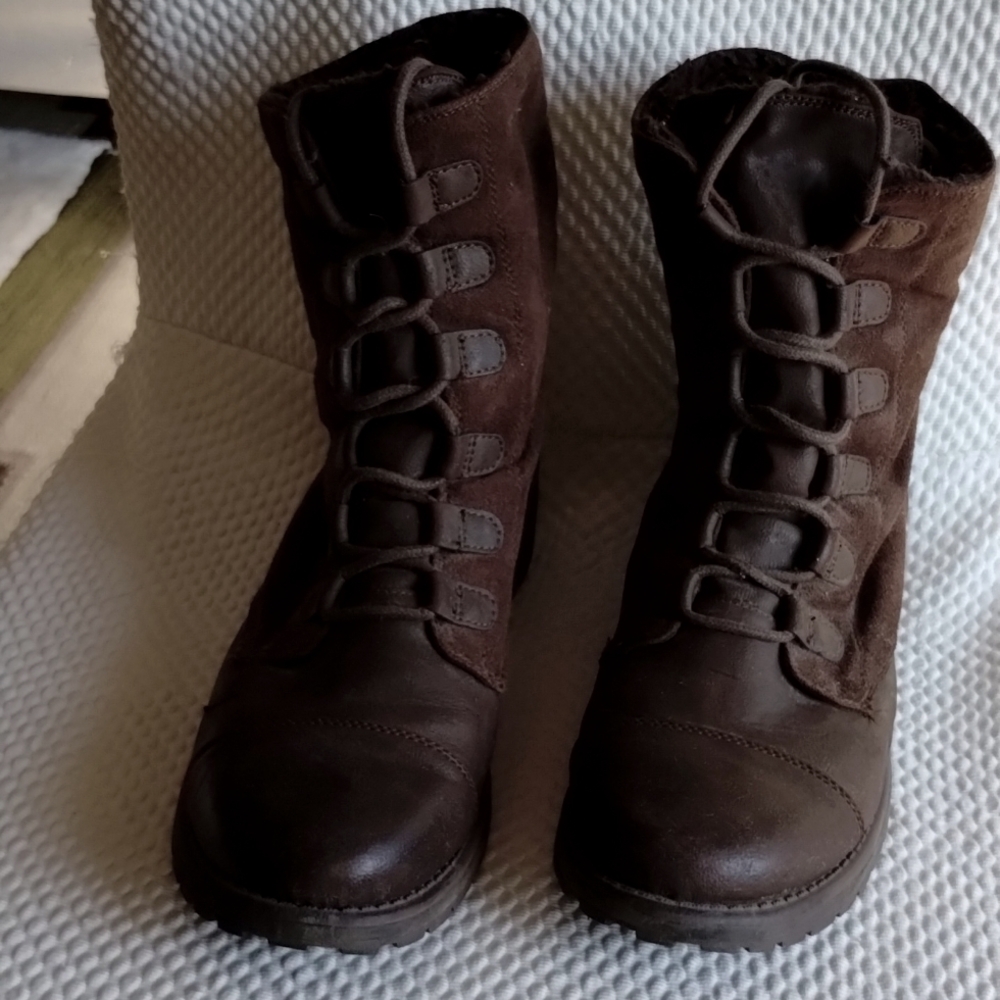 Boots size 10